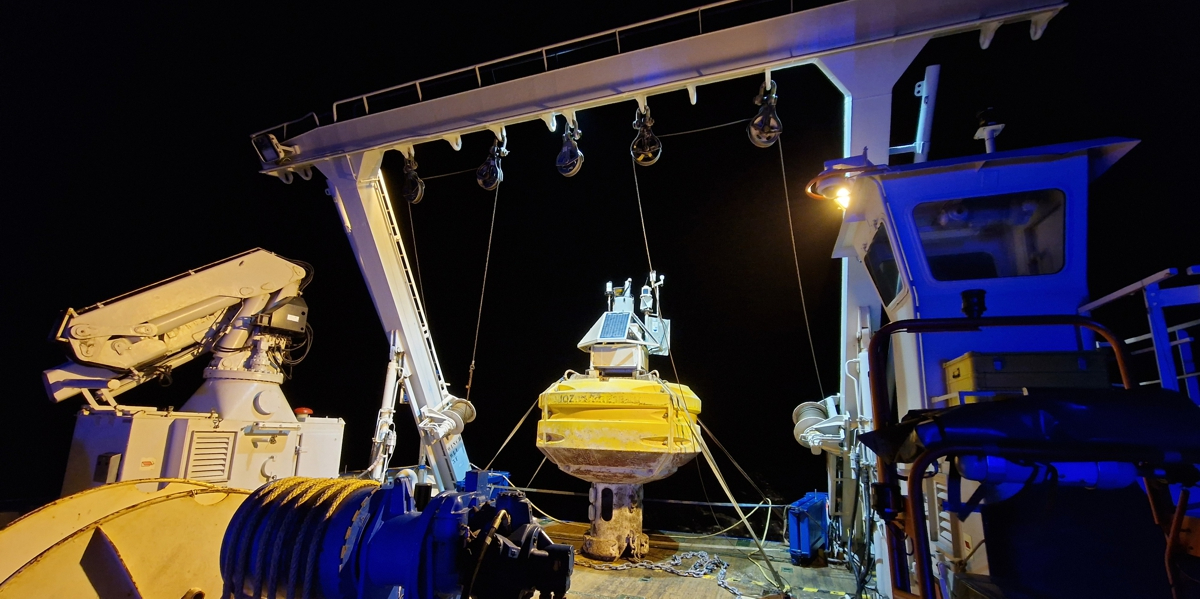 Buoy Laura on deck of RV Pelagia