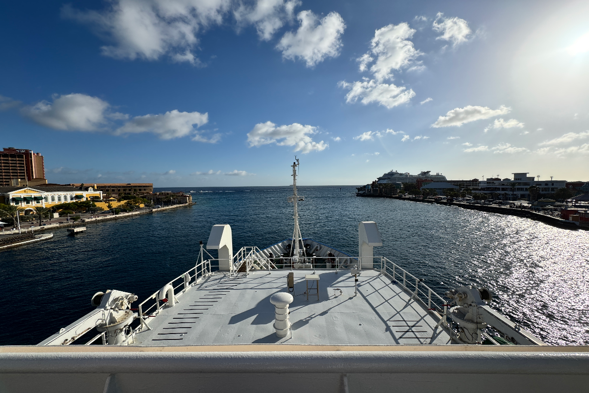 The RV Pelagia leaving the port of Curaçao on 14th April 2025. (Photo: Felix Duzinski)