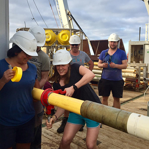 Darci how she cuts the first meter of the core.