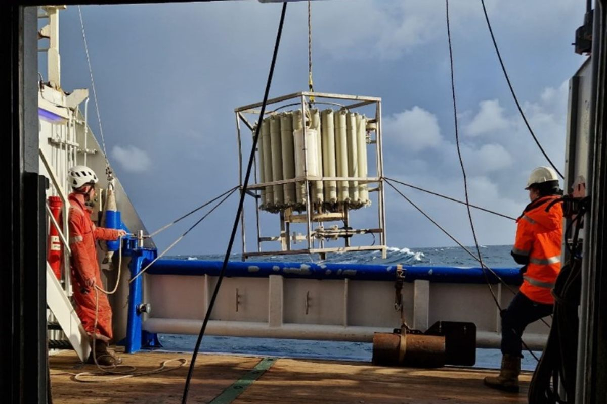 Last CTD before running away from the storm - Photo: Robin van Dijk