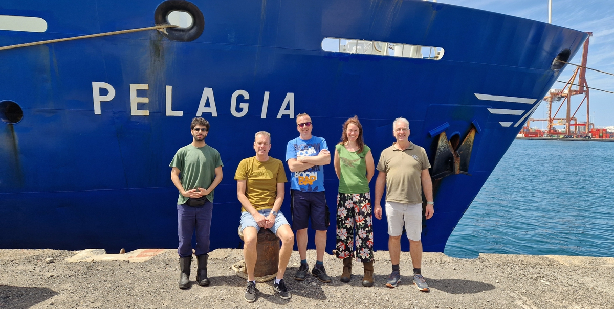 The DUST2025 dream team posing in front of RV Pelaiga in the harbour of Las Palmas de Gran Canaria