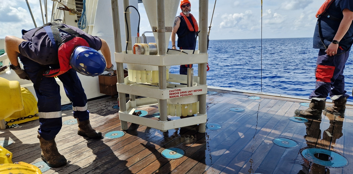 Trap on deck, the result is inspected by the upside-down technician.