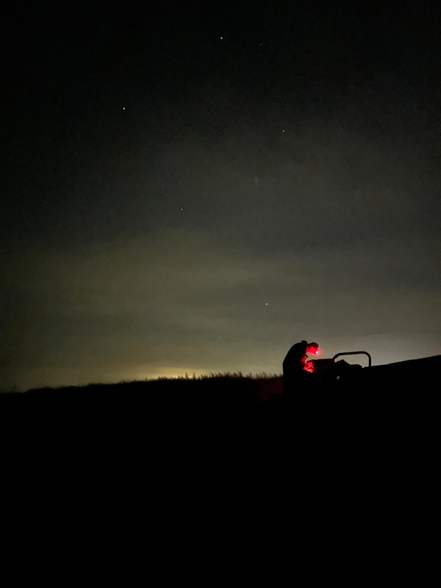 vogelonderzoekers verzamelen poep in de nacht (Yanbing Pang) 
