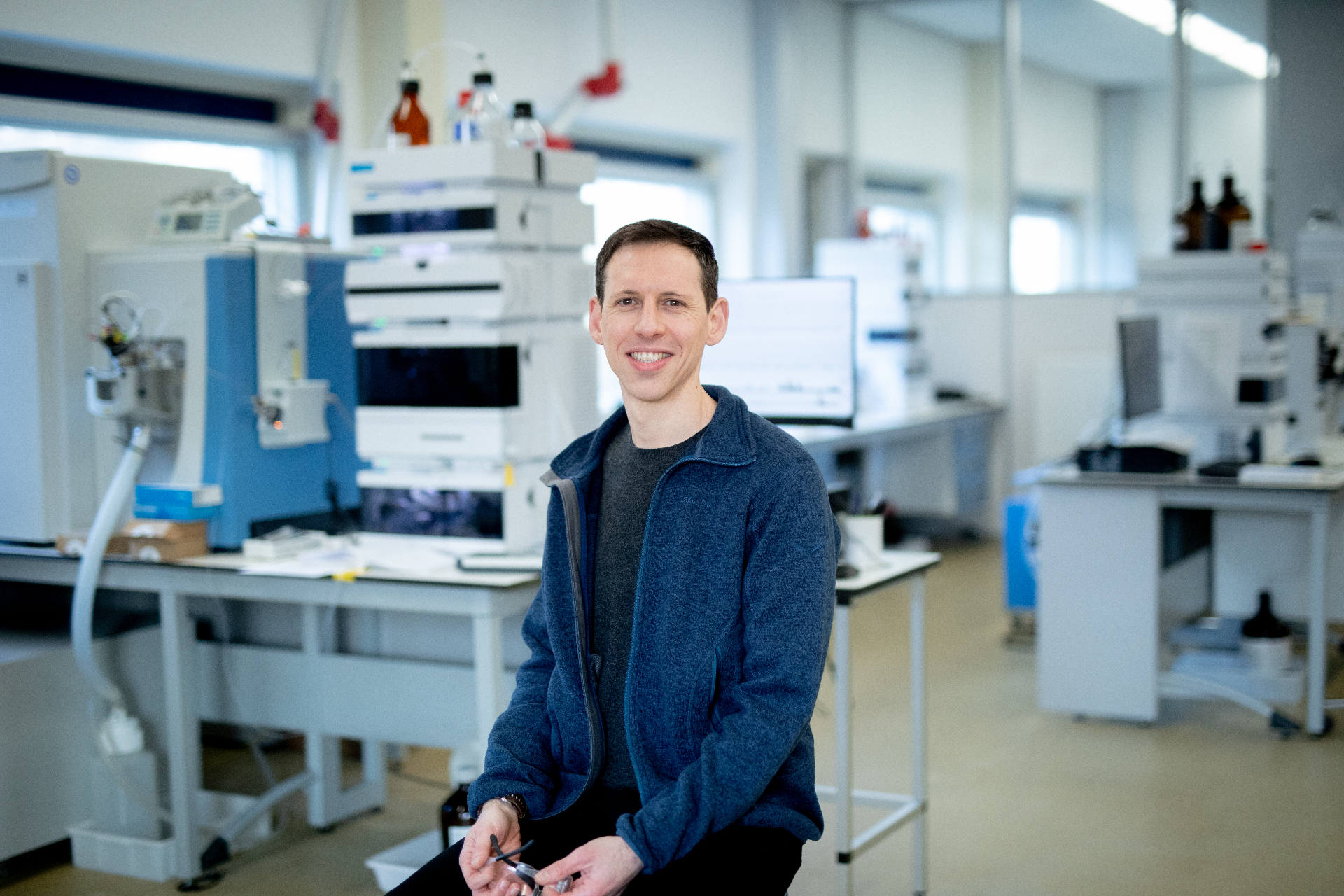 Portrait Guy Schleyer in lab. Photo: Anneke Hymmen