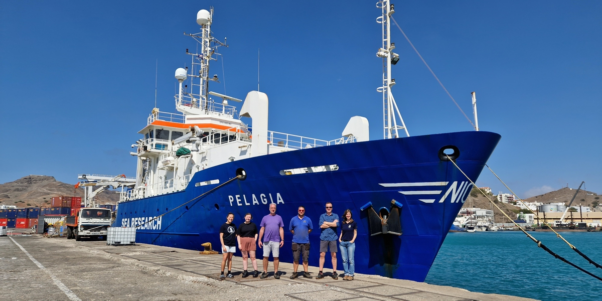 The dust team, ready to start the expedition