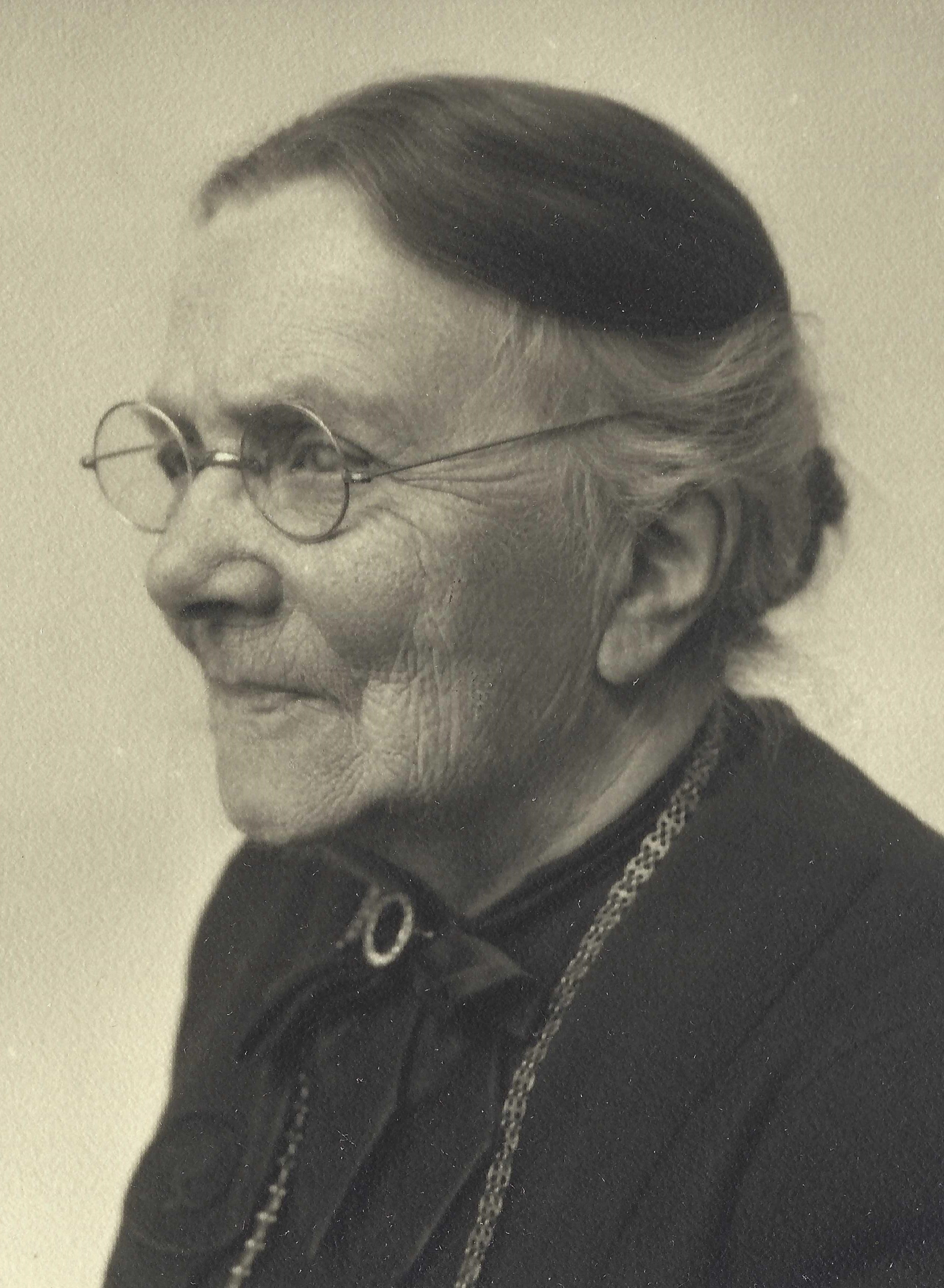 The flagship of the Dutch research fleet is named after Anna Weber-van Bosse, the Netherlands’ first female marine biologist to conduct research at sea. Photo: C. Brouwer, Archief Gunterstein