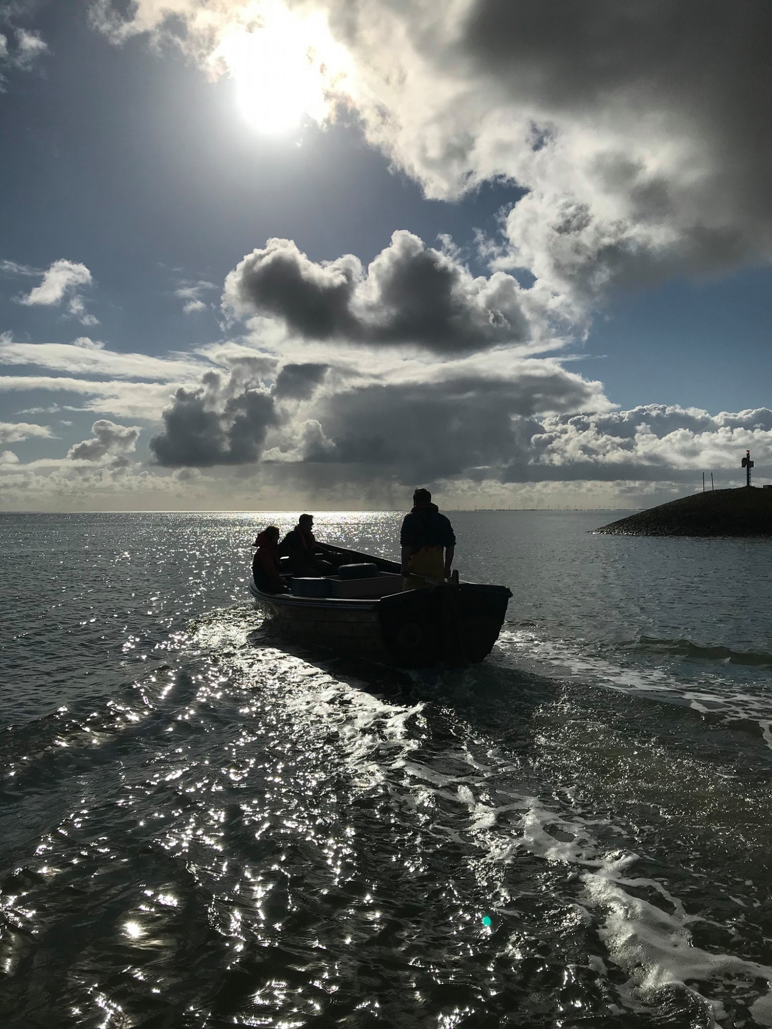 Exiting the NIOZ harbour on our way to empty the fykes (by Anouk Goedknegt 2021)